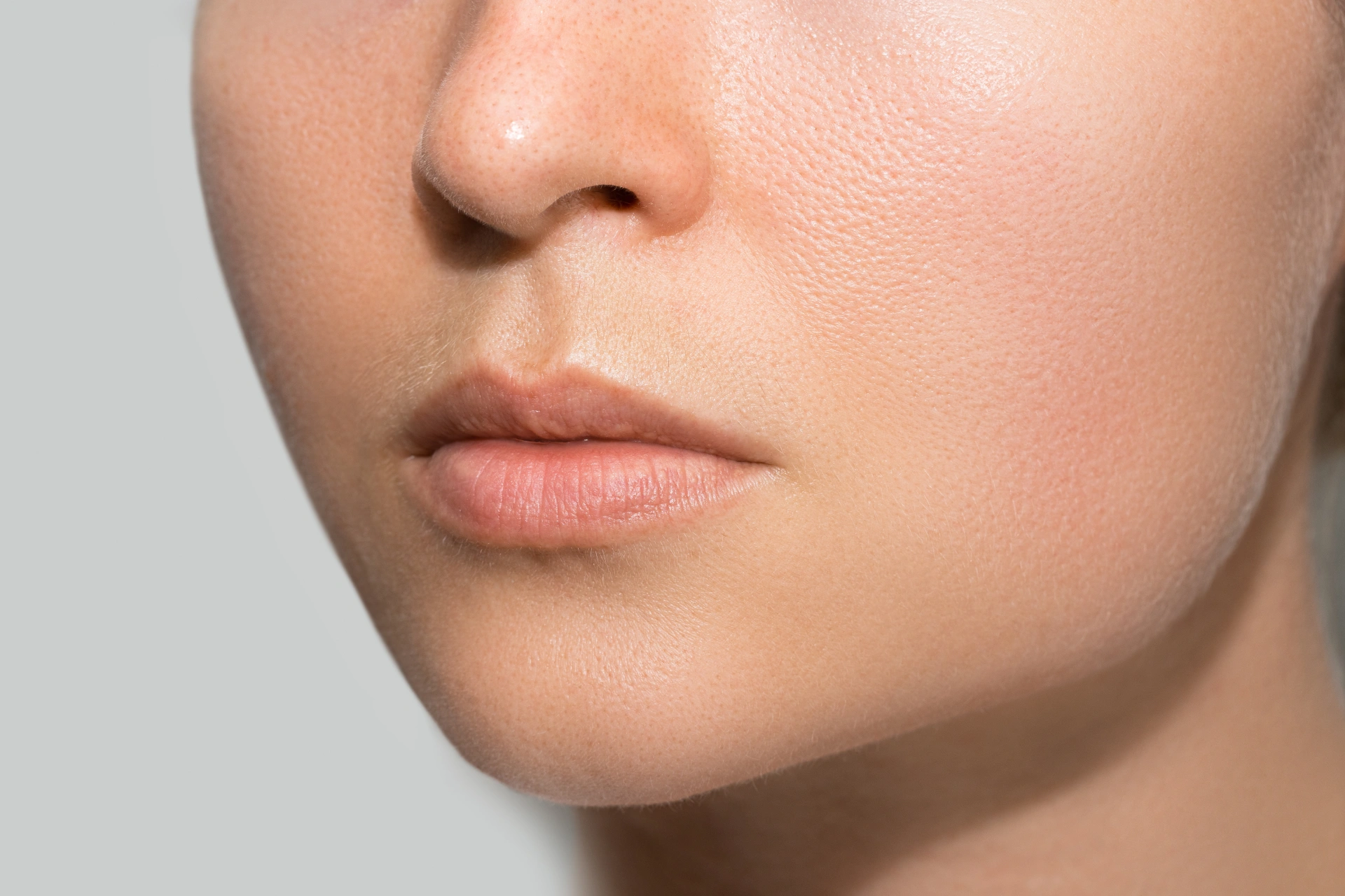 closeup-natural-female-lips-without-makeup